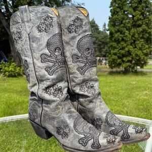 Corral Gray Skull Embroidered Boots